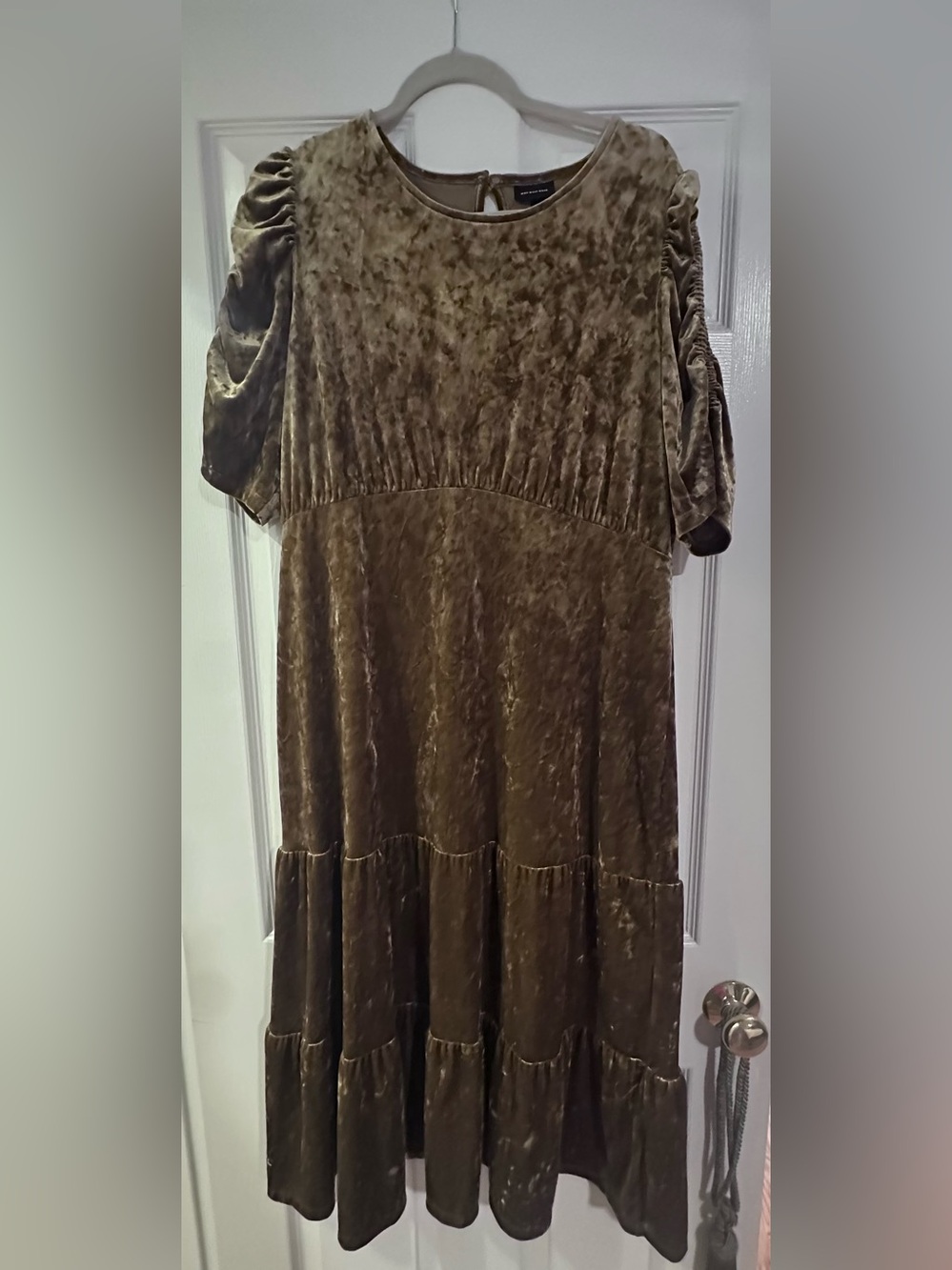 Who What Wear Gold Velvet Tiered Midi Dress